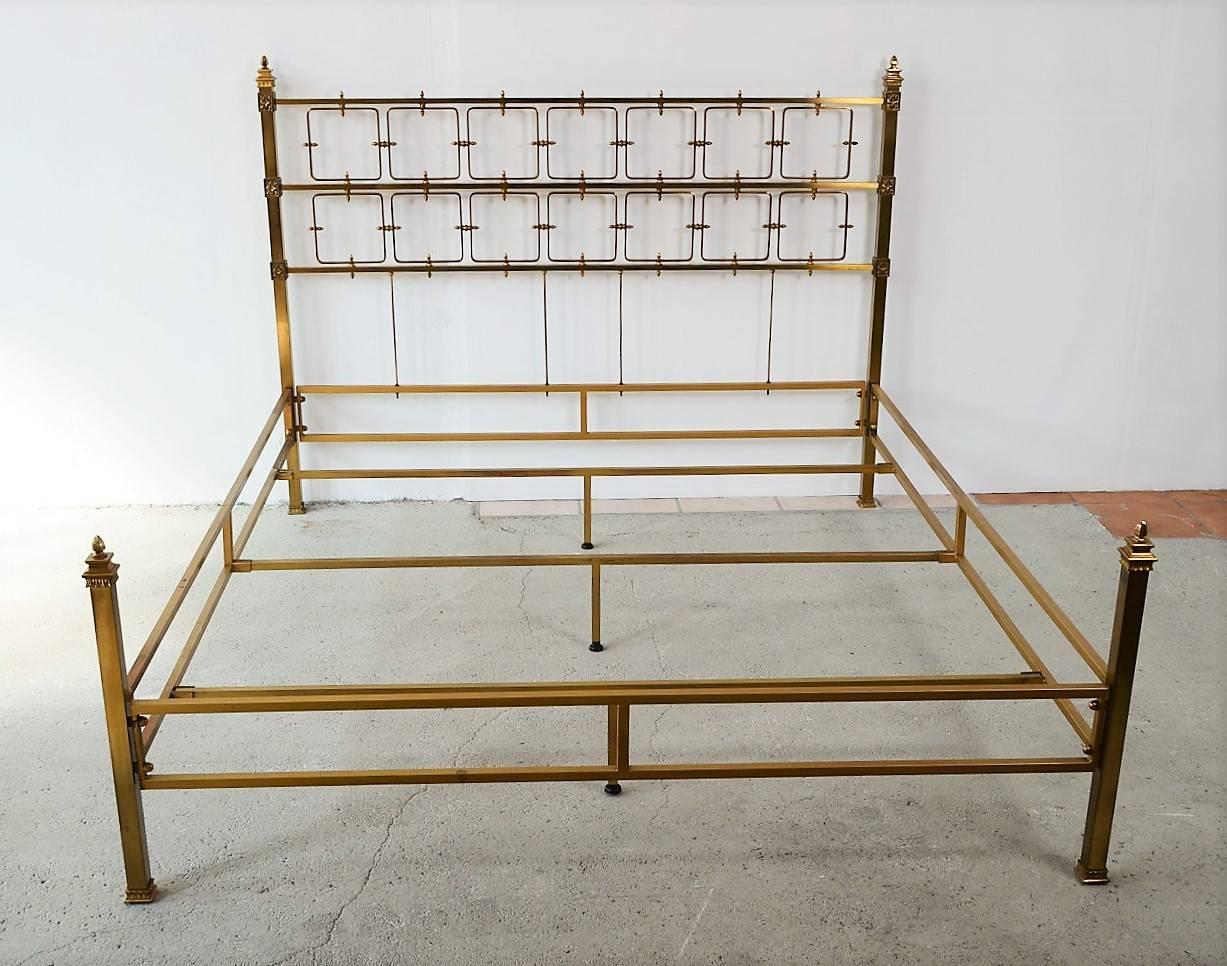 Italian Mid-Century Modern Brass Bed, 1970s In Good Condition In Morazzone, Varese