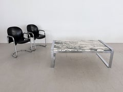 Tavolino da divano in stile Midcentury Modern con base cromata e piano in marmo arabesco, anni ’80