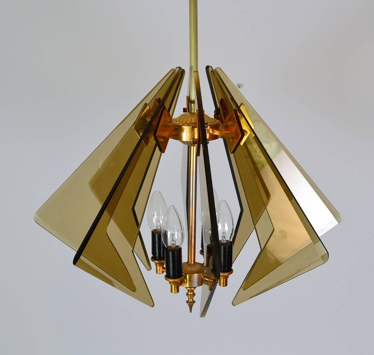 Smoked Glass and Brass Italian Sunburst Pendant Lamp, Cristal Art, 1960s In Excellent Condition In Morazzone, Varese