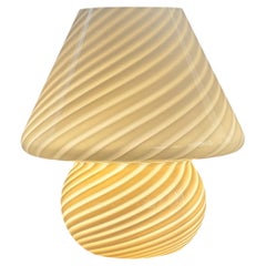 Grande lampe de table « champignon » de Murano en verre jaune pâle à motifs tourbillonnants, années 1970