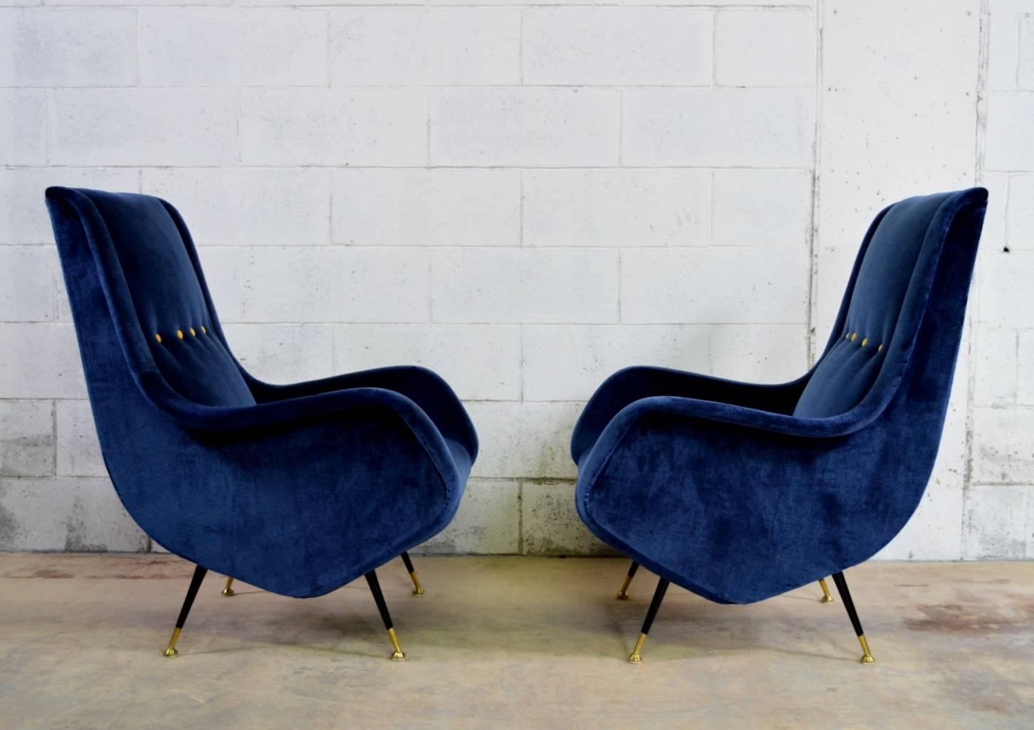A beautiful pair of Italian armchairs or Lounge chairs designed from Aldo Morbelli and manufactured from I.S.A. Bergamo, Italy, in the 1950s.
With original Stiletto brass feet, polished and very stylish.
The armchairs have been completely