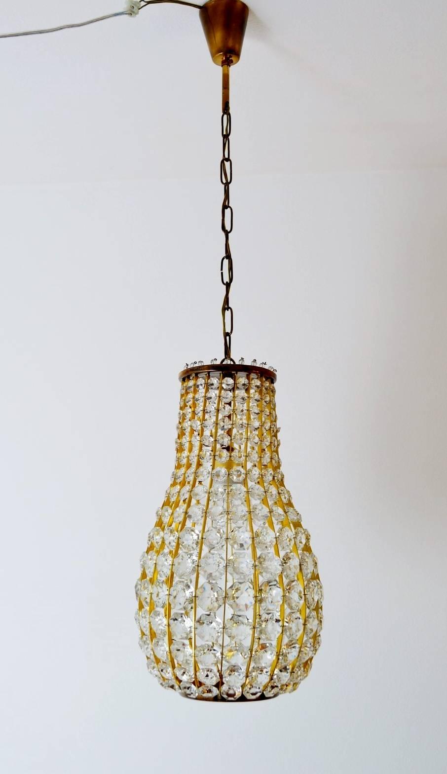 A particular shiny crystal and brass pendant lamp made in Austria from Bakalowits & Sohne.
It features shiny crystals that are fixed individually to the brass structure. All crystals are in excellent shape.
When switched on, the crystals shine