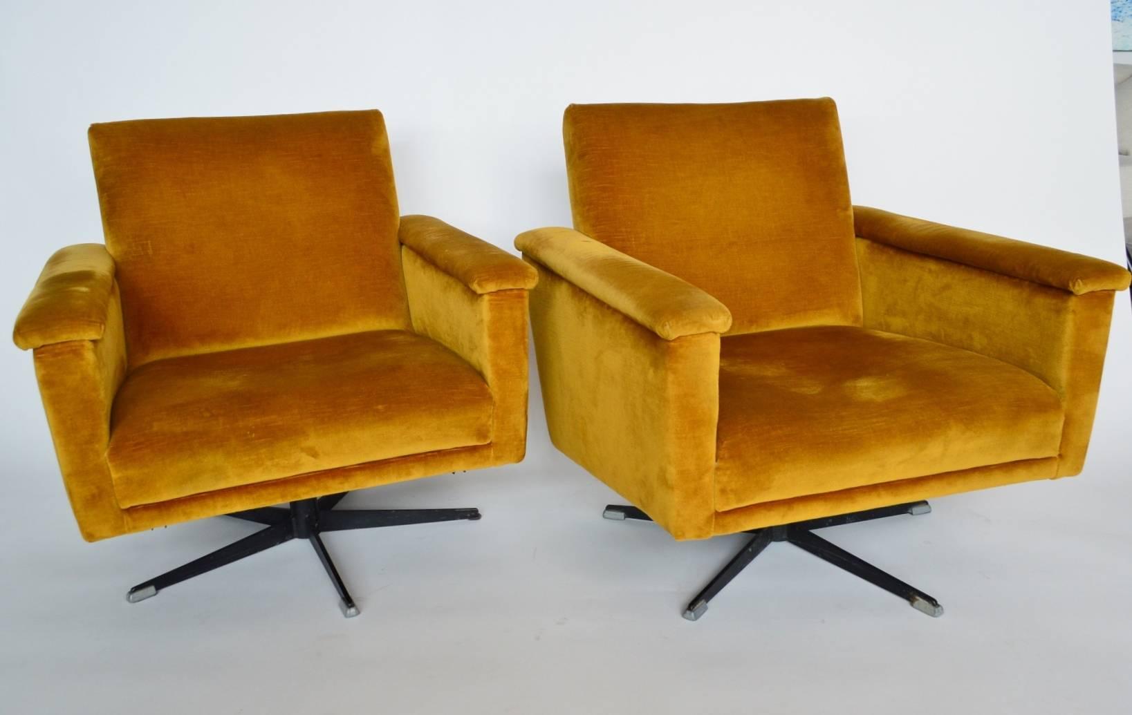 Mid-Century Modern Swiss Mid-Century Men's Swivel Club Chairs or Lounge Chairs in Velvet, 1960s