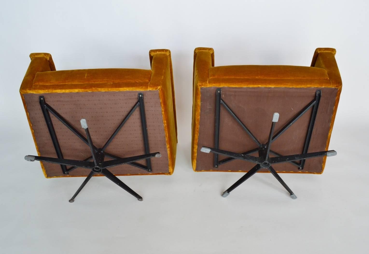 Swiss Mid-Century Men's Swivel Club Chairs or Lounge Chairs in Velvet, 1960s In Good Condition In Morazzone, Varese