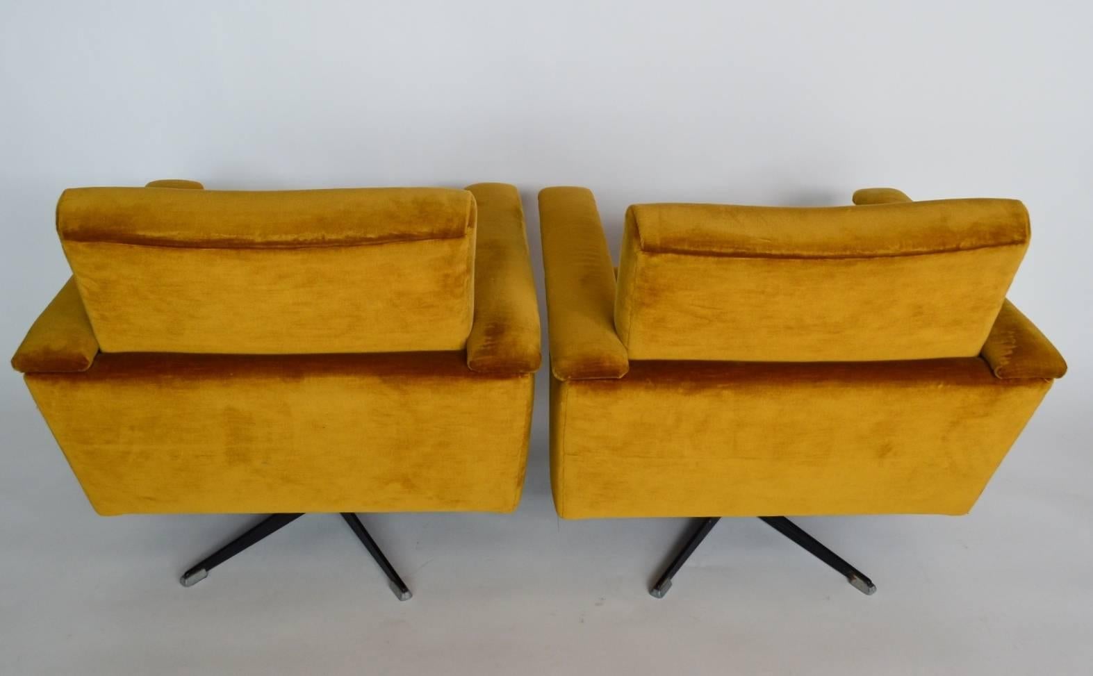 Swiss Mid-Century Men's Swivel Club Chairs or Lounge Chairs in Velvet, 1960s 2