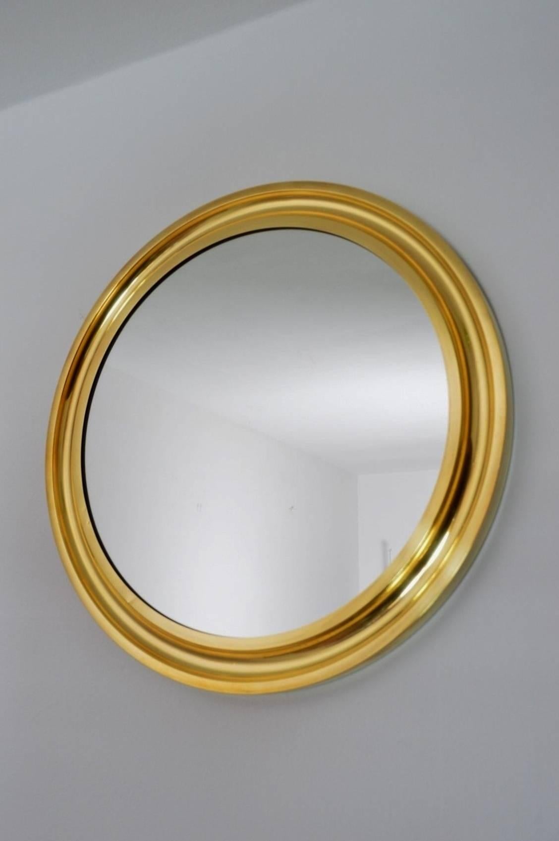 Beautiful and shiny circular wall mirror made of brass in the Regency style, 1970s, Italy.
At the backside one hole for hidden wall hanging, additional chain mounted ( please see last picture)
The crystal glass is in excellent condition.
  