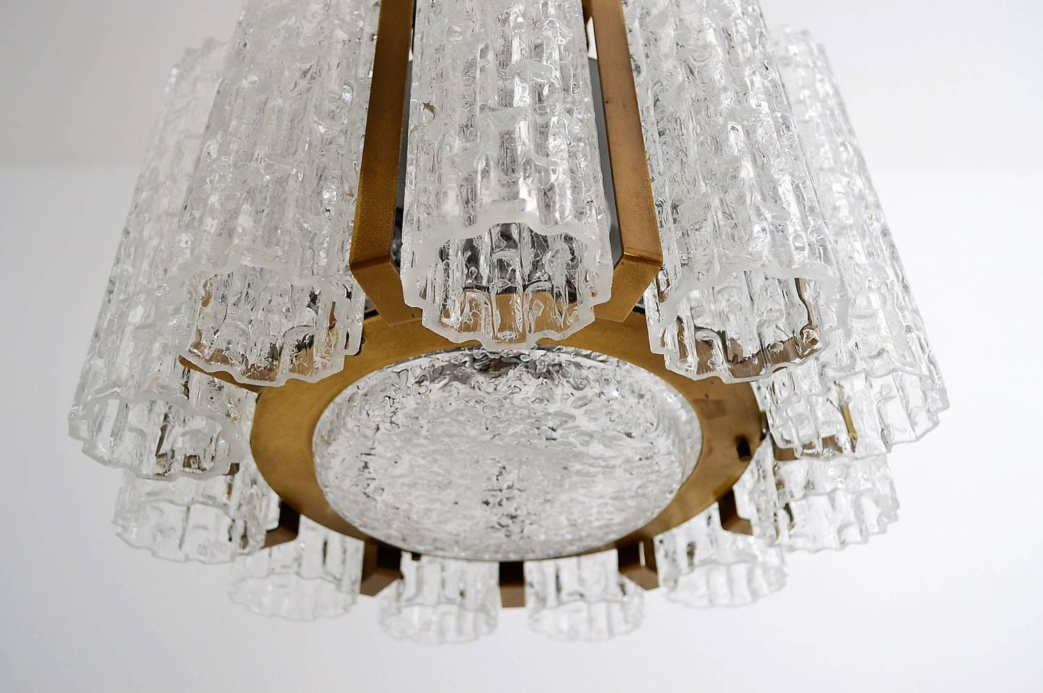 Mid-Century Modern Barovier Toso Murano Ice Glass Chandelier with brass frame, 1960