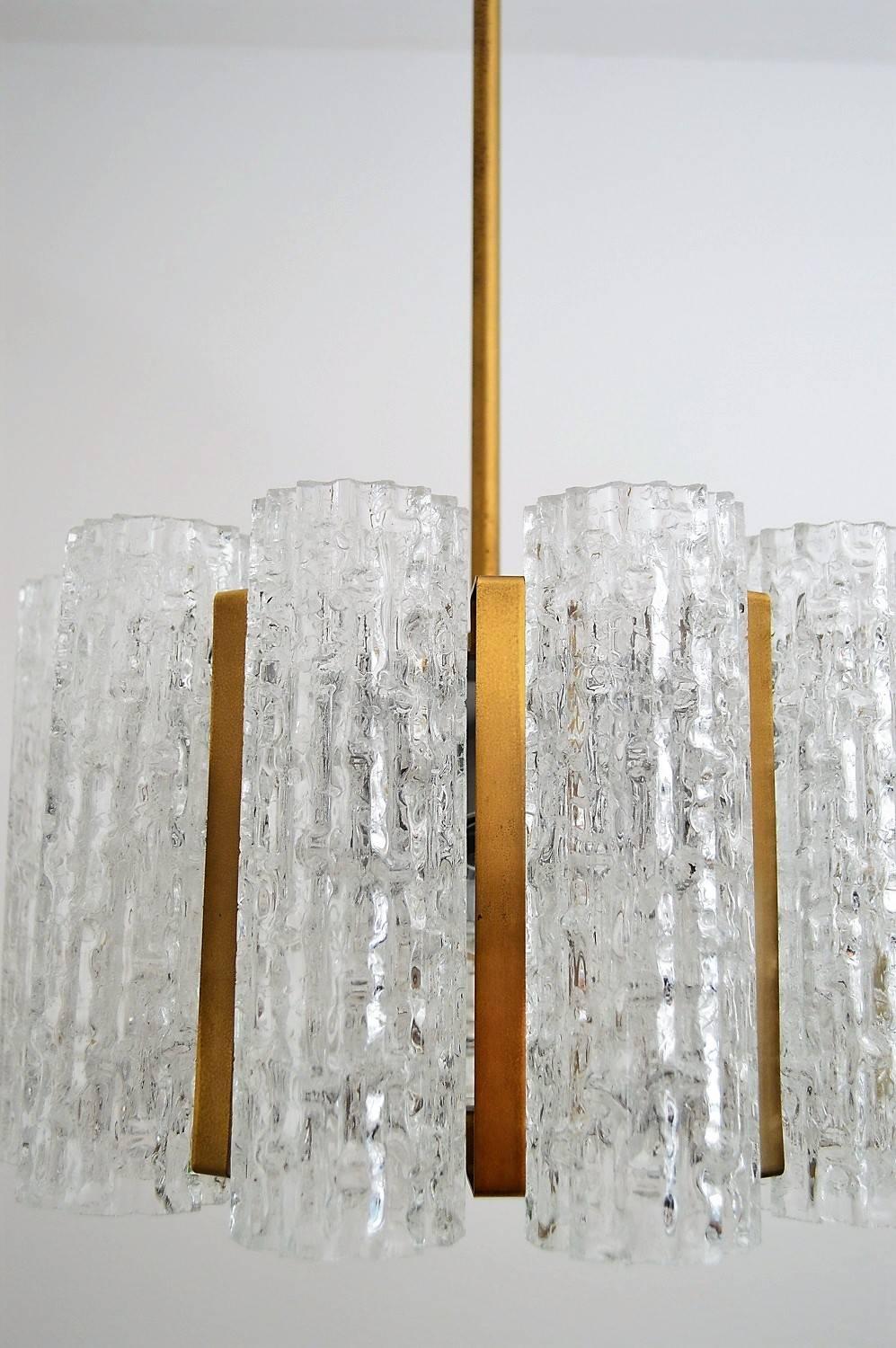 Mid-20th Century Barovier Toso Murano Ice Glass Chandelier with brass frame, 1960