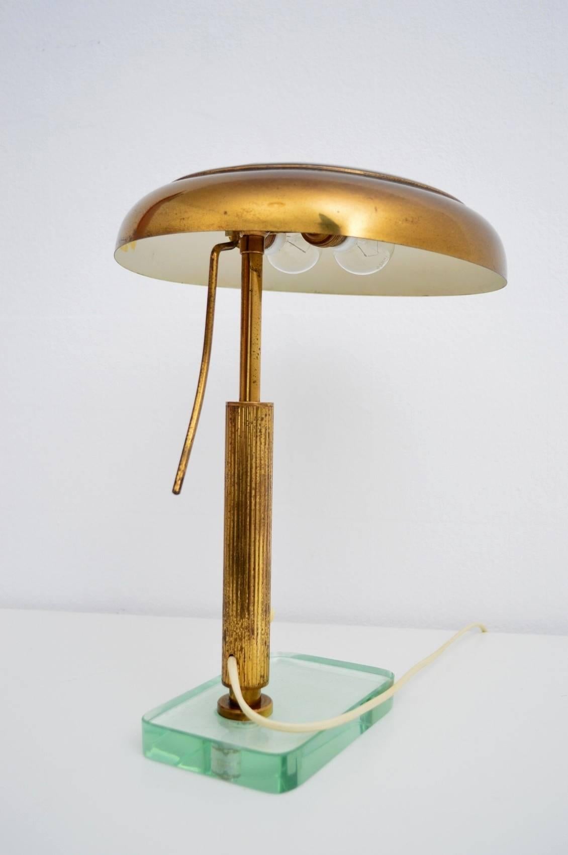 Italian Midcentury Brass and Glass Desk or Table Lamp, 1950s In Good Condition In Morazzone, Varese