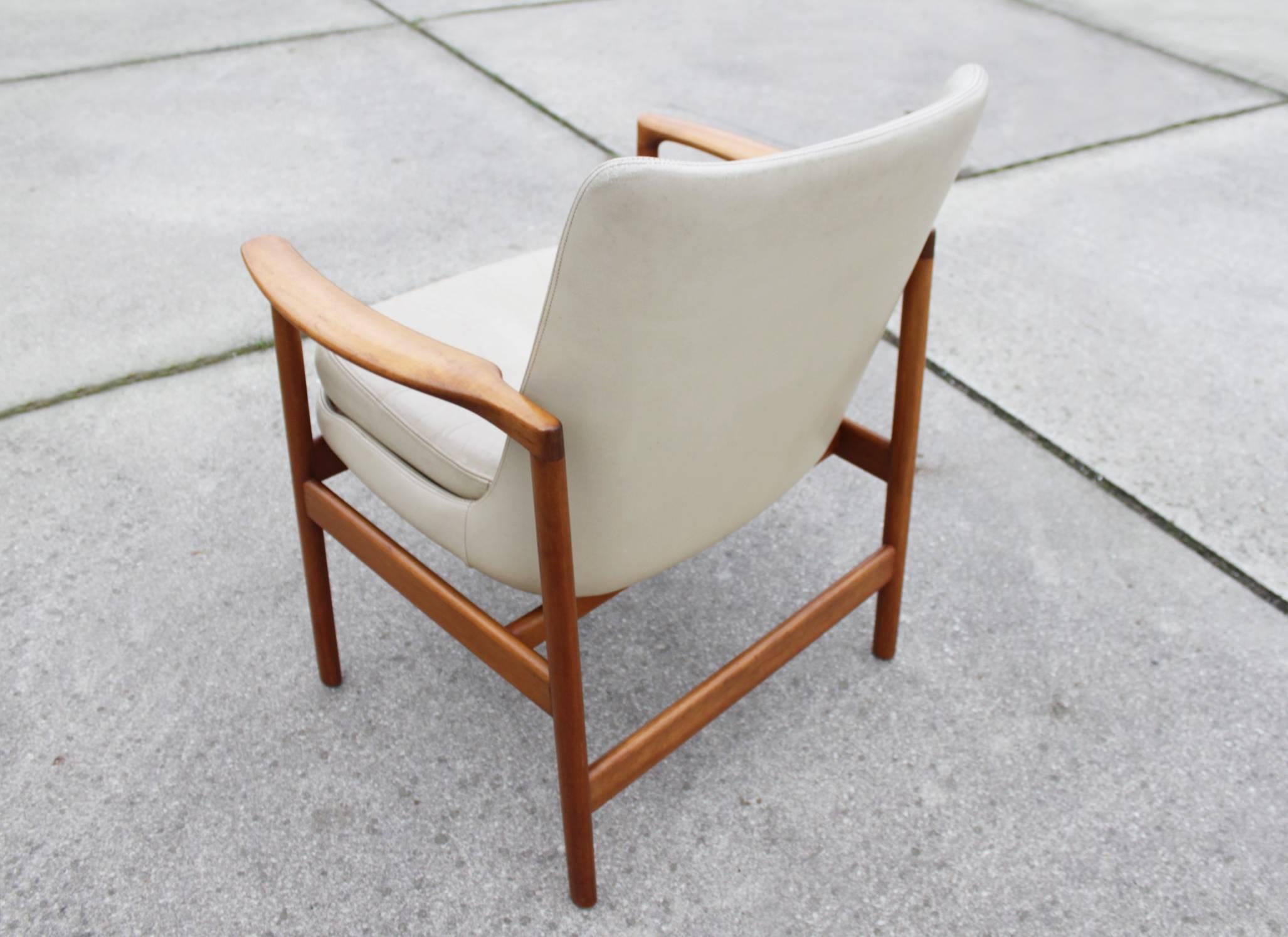 Easy Chair by Ib Kofod-Larsen for Carlo Gahrn, Denmark, circa 1960 In Good Condition In Amsterdam, Noord Holland