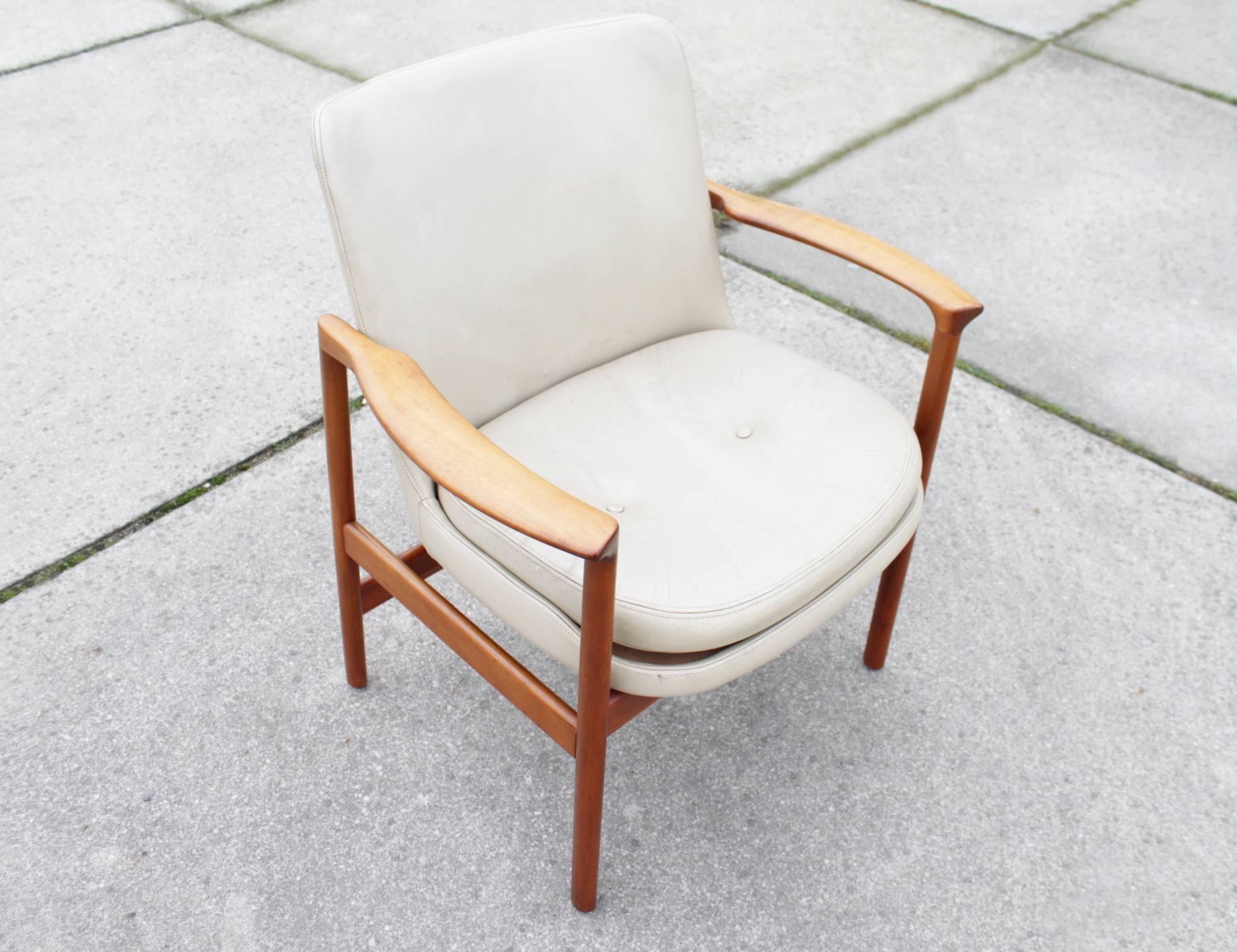 Mid-Century Modern Easy Chair by Ib Kofod-Larsen for Carlo Gahrn, Denmark, circa 1960