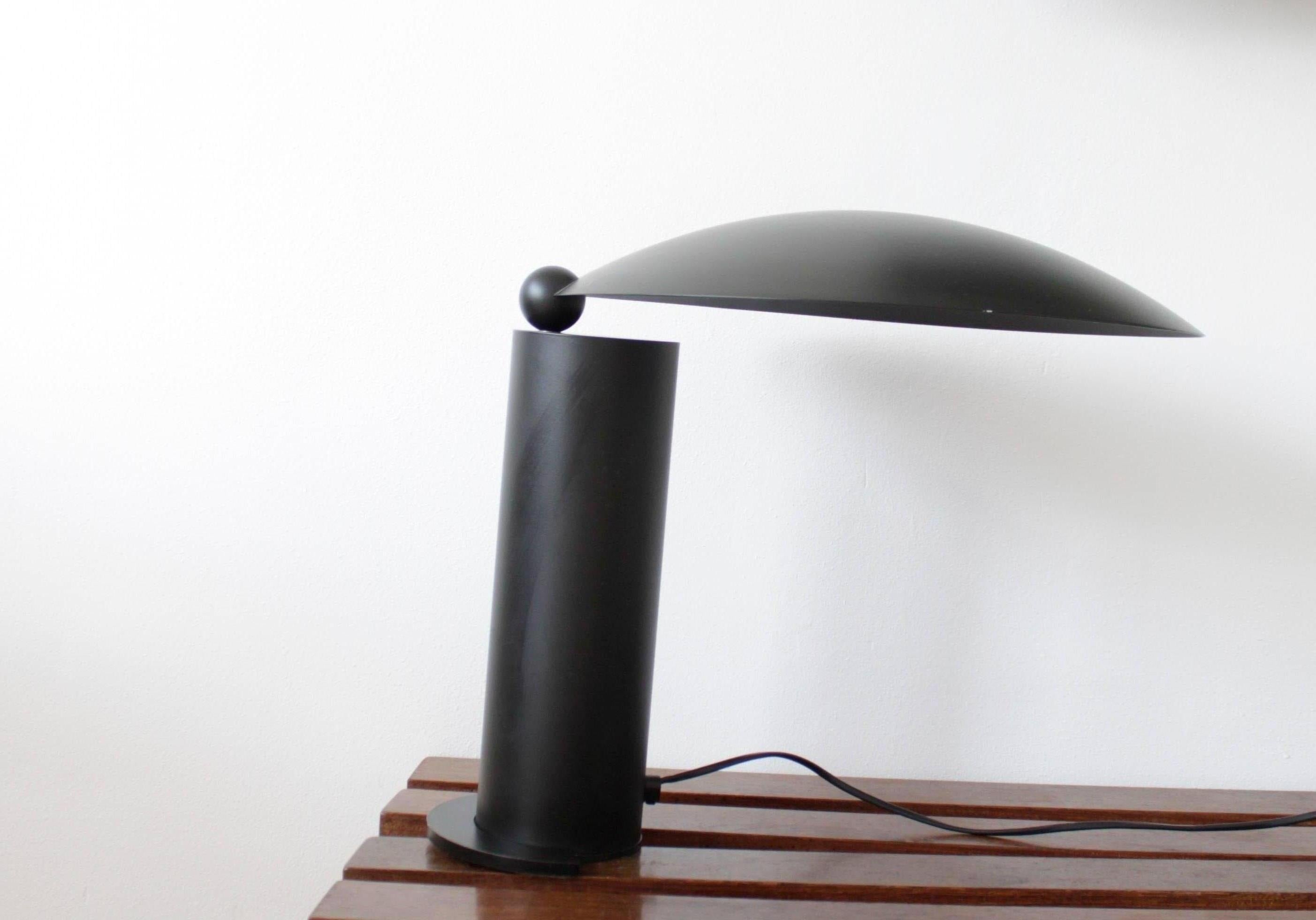 Washington LED table lamp by designer Jean-Michel Wilmotte for Lumen Center Italia.
The lamp is in a very good condition with two visible scratches that are shown on the photo's. 

 