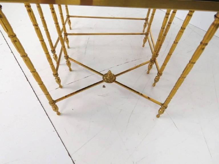 Set Brass French Maison Bagues Style Faux Bamboo Form Chinoiserie Nesting Tables In Excellent Condition For Sale In Swedesboro, NJ