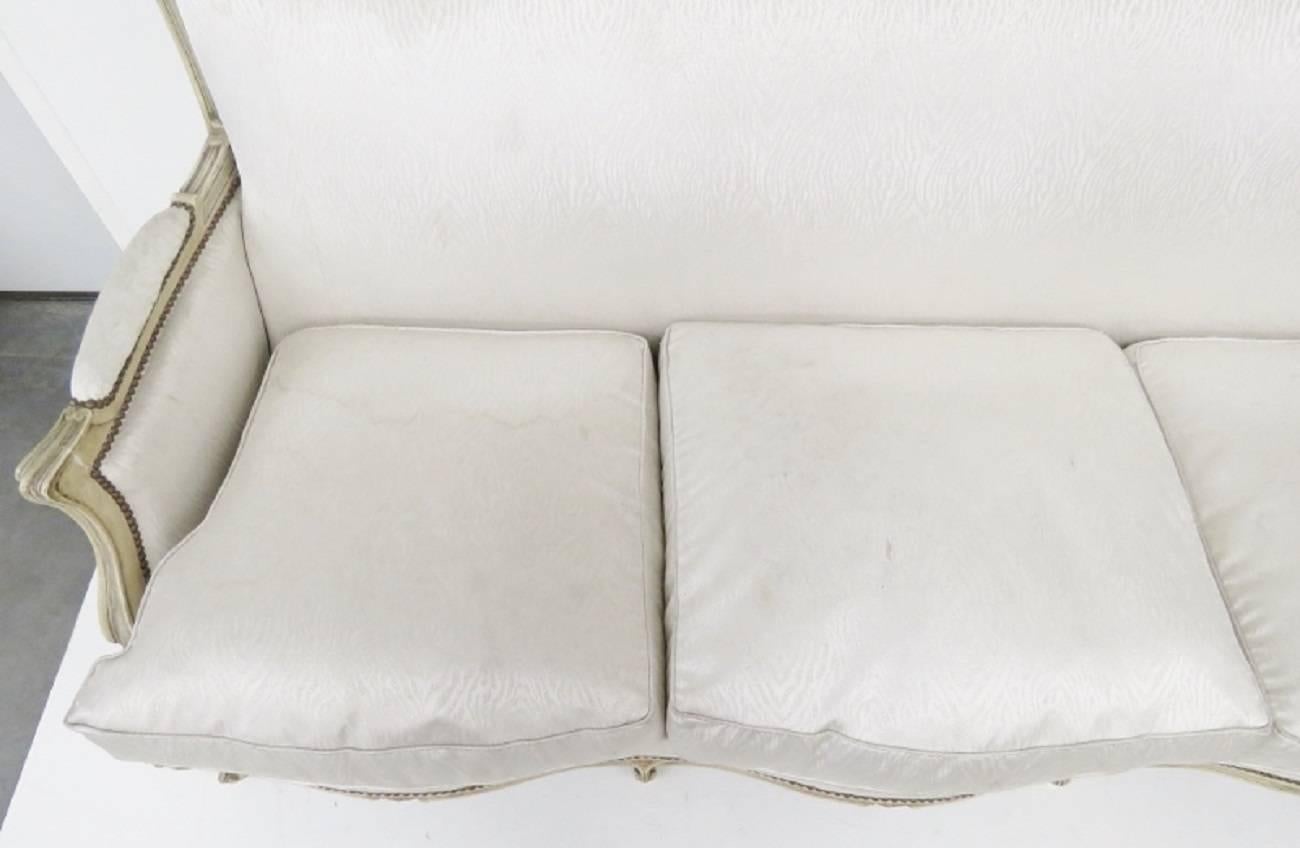 Jansen Louis XV Style Cream Painted Sofa In Good Condition In Swedesboro, NJ