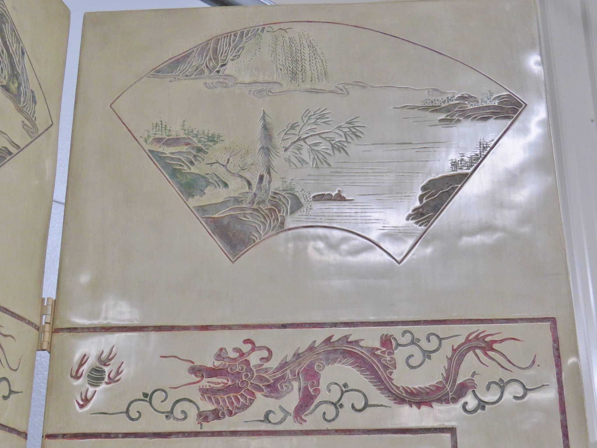 Chinoiserie decoration with two part with eight panels.
