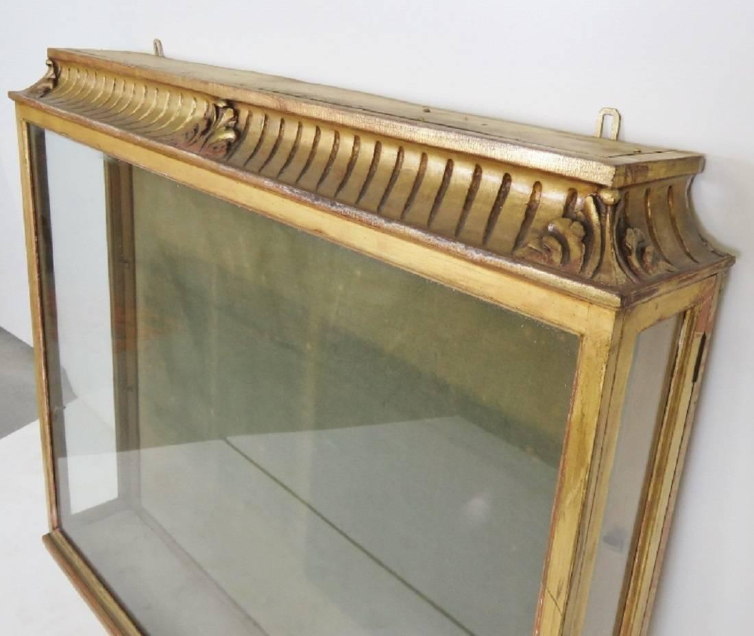 Antique French Gilt Carved Hanging Vitrine In Good Condition In Swedesboro, NJ