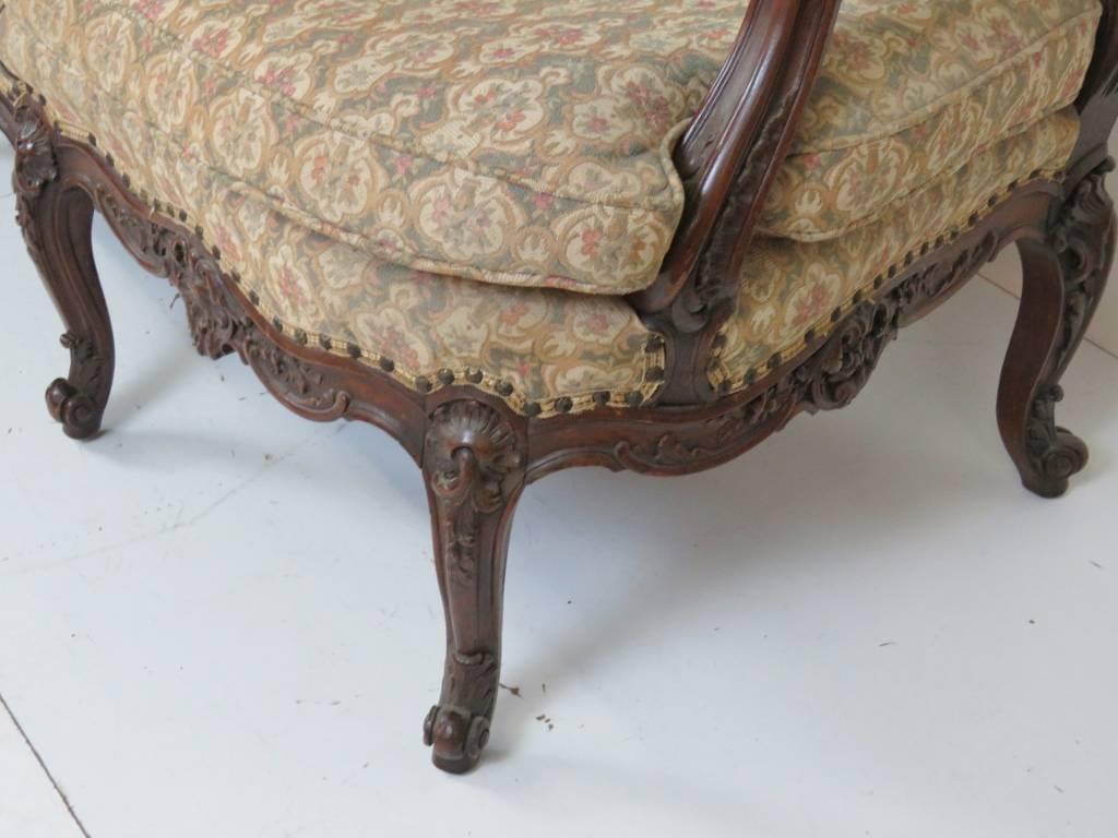 Louis XV Style French Carved Walnut Sofa In Good Condition In Swedesboro, NJ