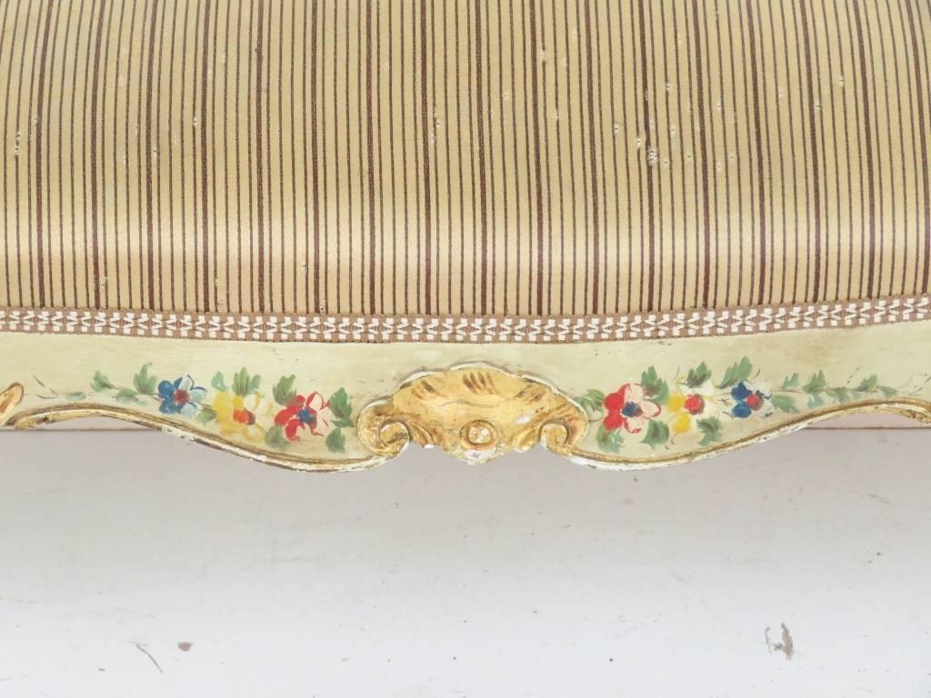 Venetian Paint Decorated Window Seat In Good Condition For Sale In Swedesboro, NJ