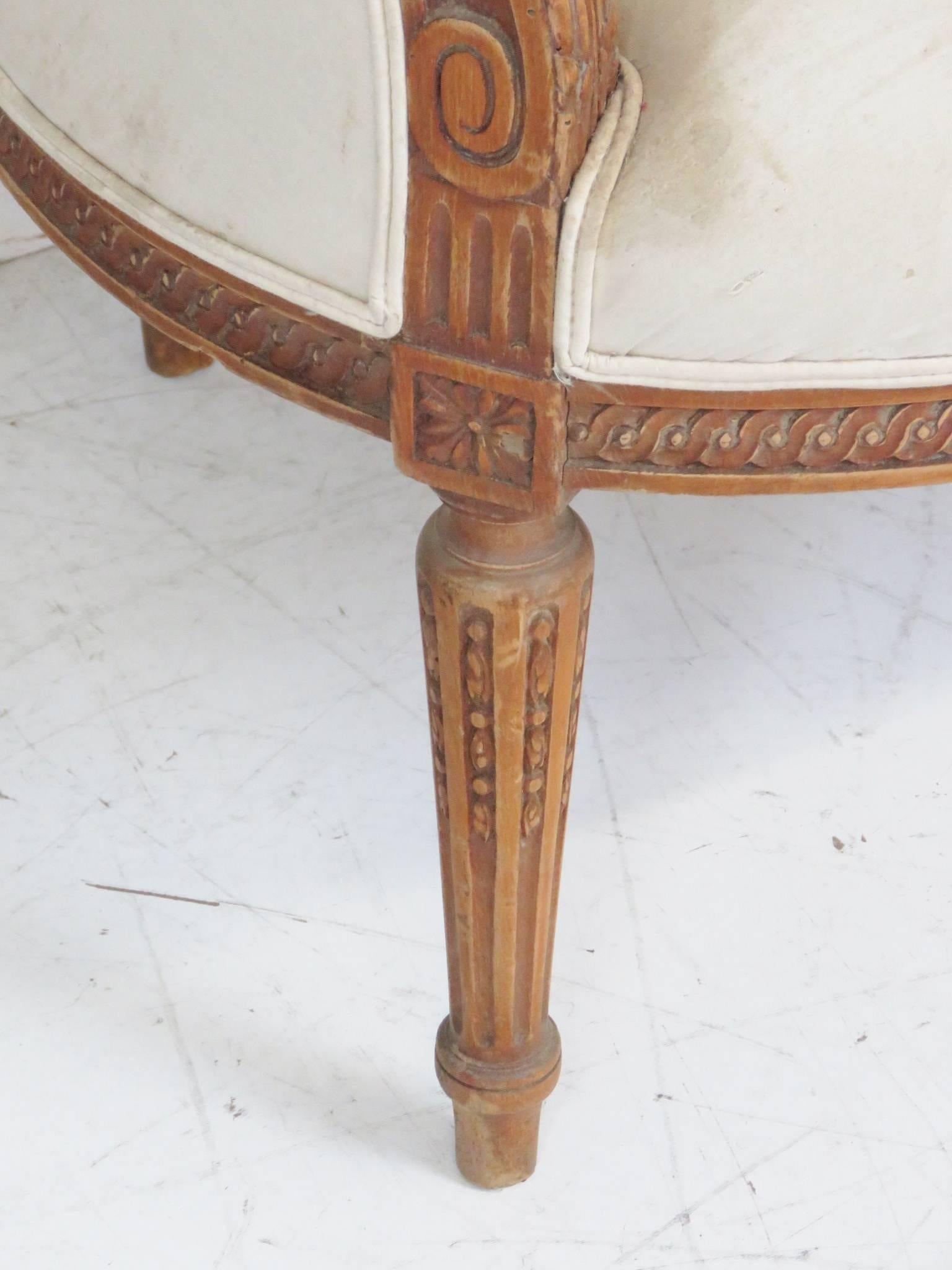 Pair of Round Back Louis XVI Style Carved Walnut Bergere Canape Chairs  In Fair Condition For Sale In Swedesboro, NJ
