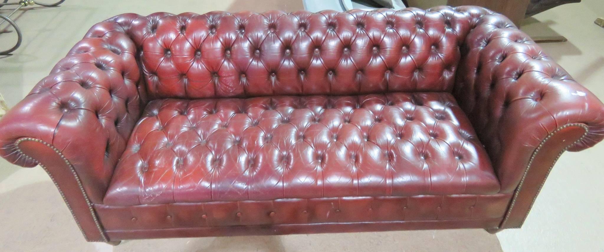 chesterfield sofa red leather