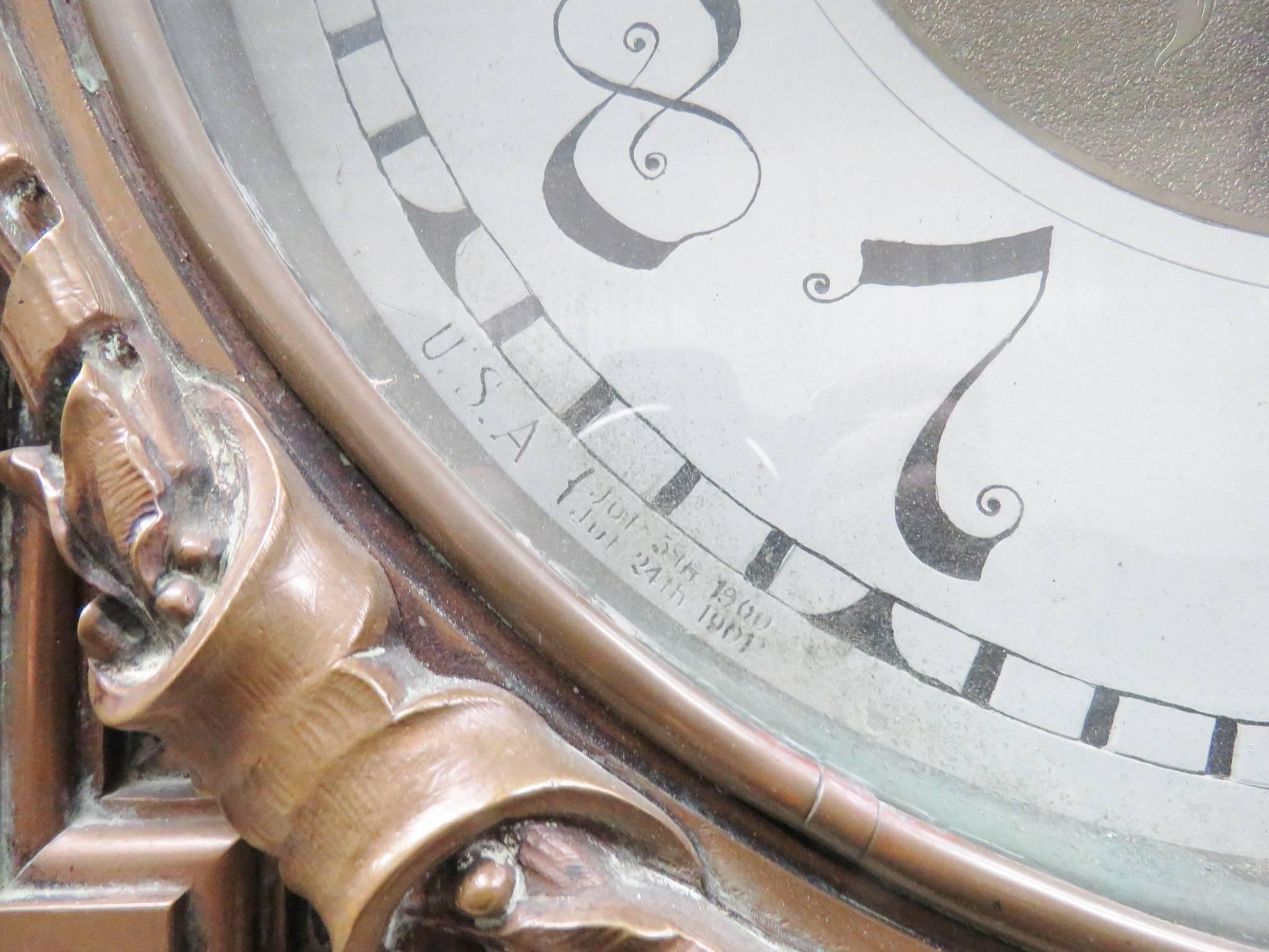 20ième siècle Monumental Unique Singer Sewing Co. Horloge de maître bronze en vente
