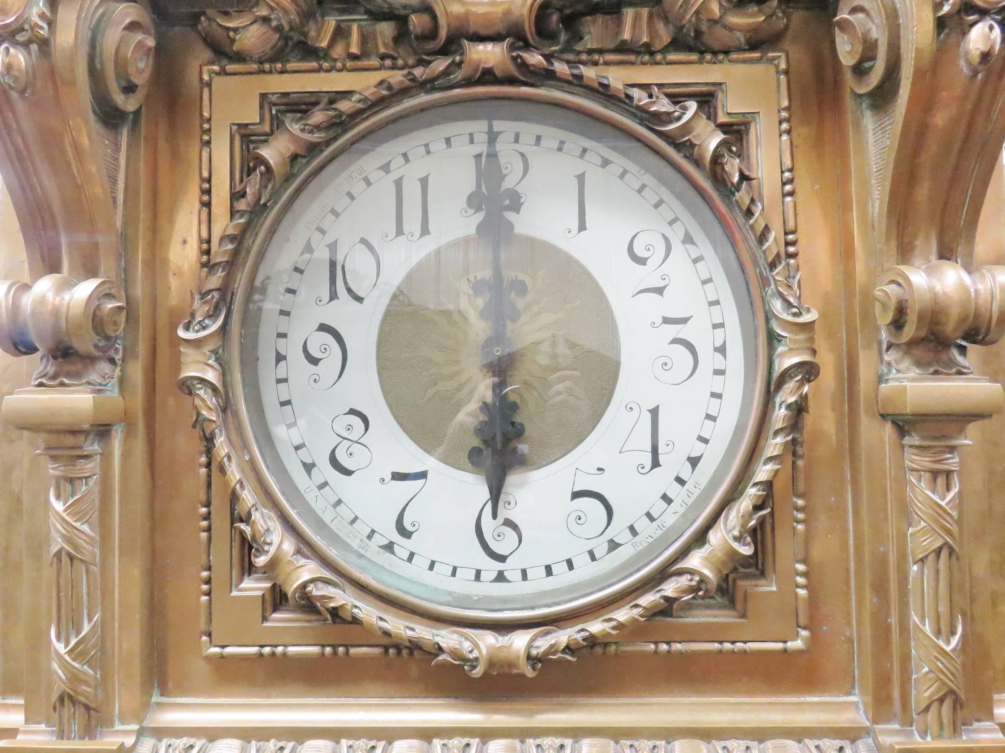 Monumental Única Singer Sewing Co. Reloj patrón de bronce en venta 2
