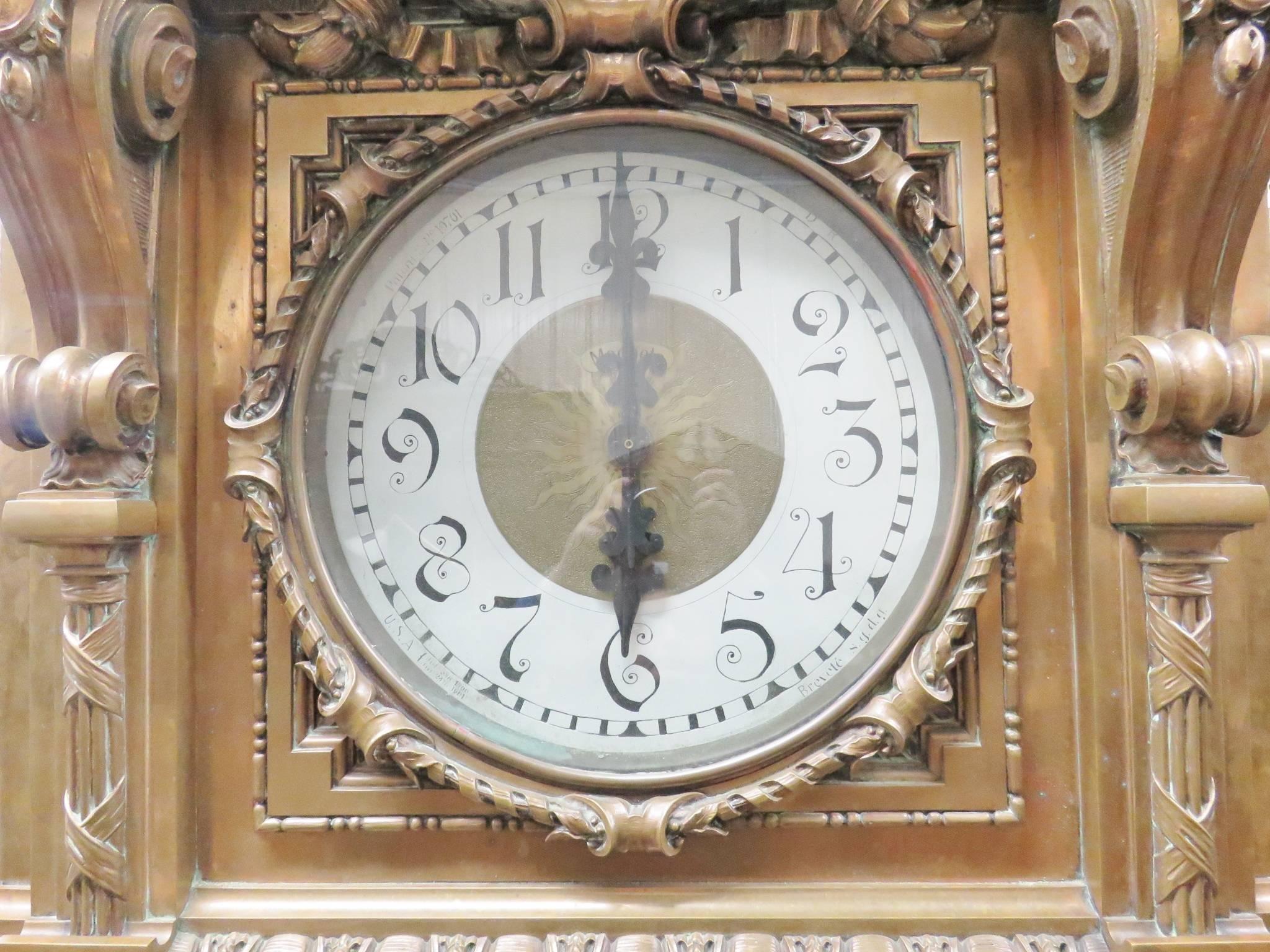 Monumental Unique Singer Sewing Co. Horloge de maître bronze en vente 2