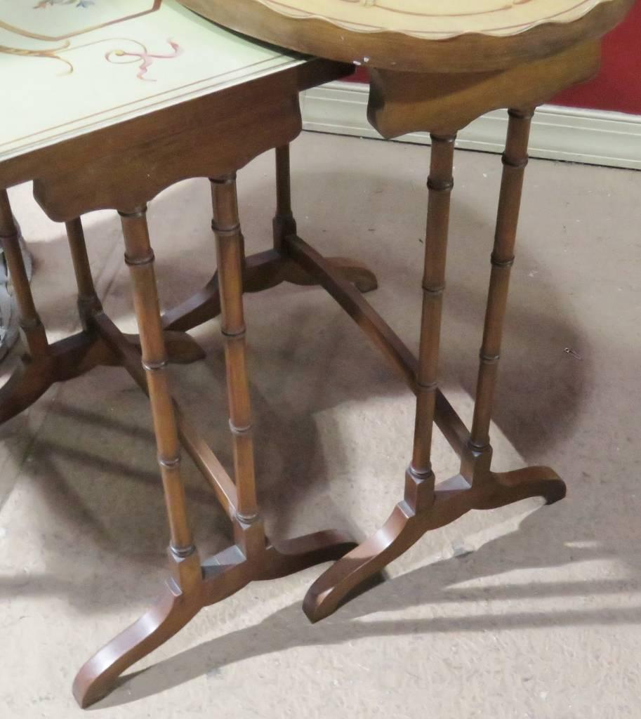 Three French Style Paint Decorated Nesting Tables In Good Condition For Sale In Swedesboro, NJ