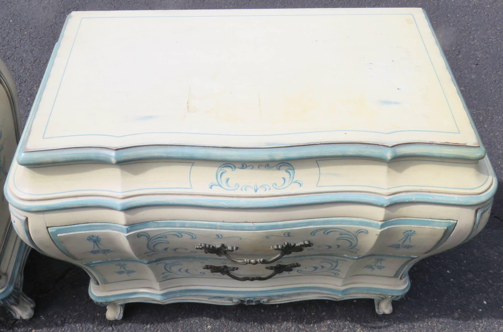 Pair of Karges Paint Decorated Bombe Commodes In Good Condition In Swedesboro, NJ