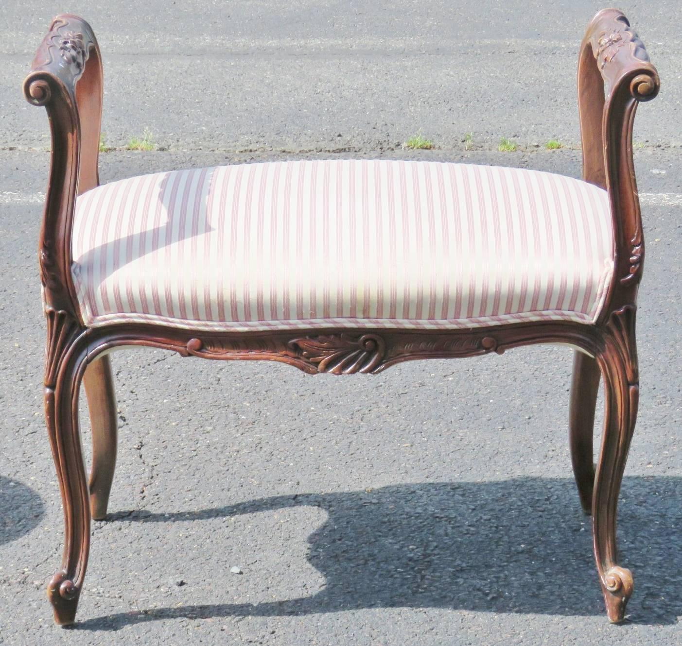 Louis XV Style Walnut Carved Upholstered Bench In Good Condition In Swedesboro, NJ