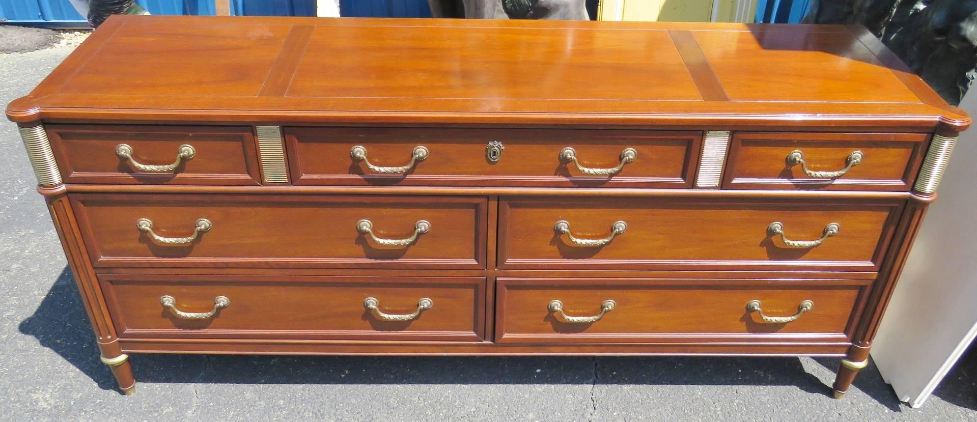 Baker Louis XV Style Walnut Chest of Drawers In Good Condition In Swedesboro, NJ