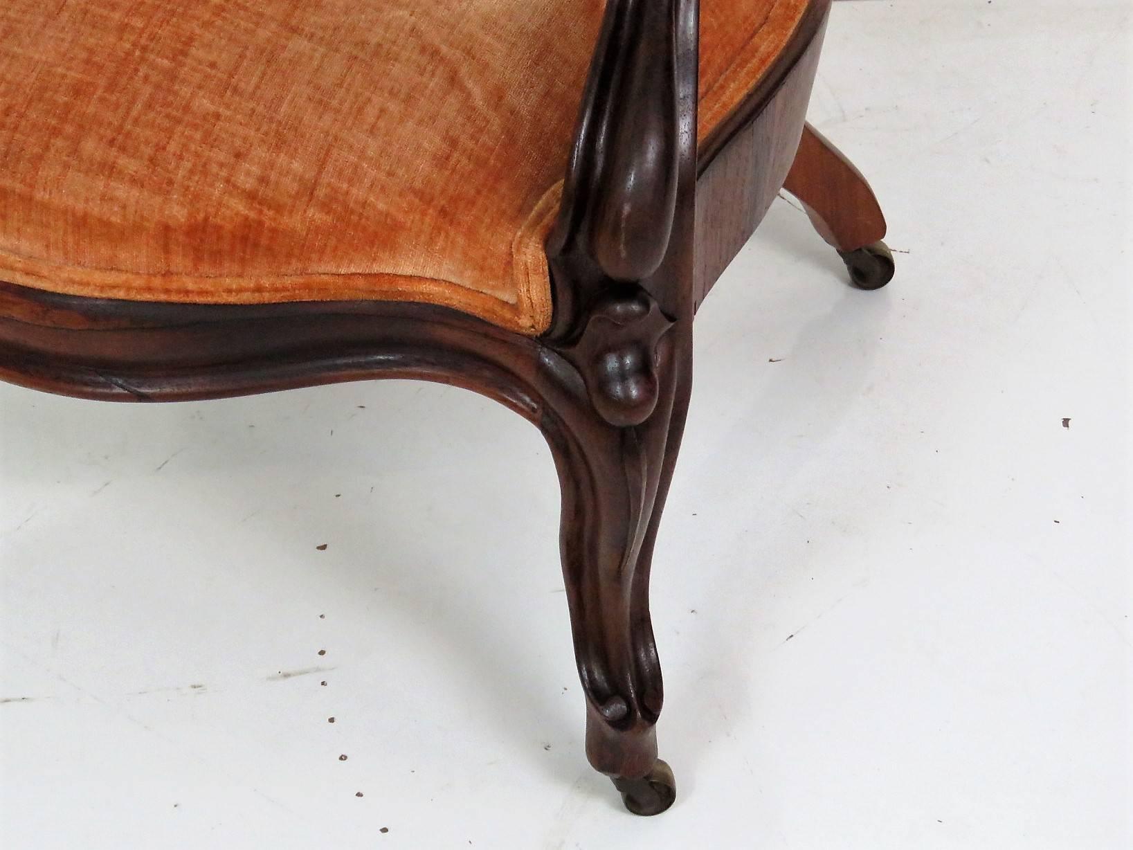 John Henry Belter Style Walnut Laminated Upholstered Ladie's Chair In Good Condition In Swedesboro, NJ