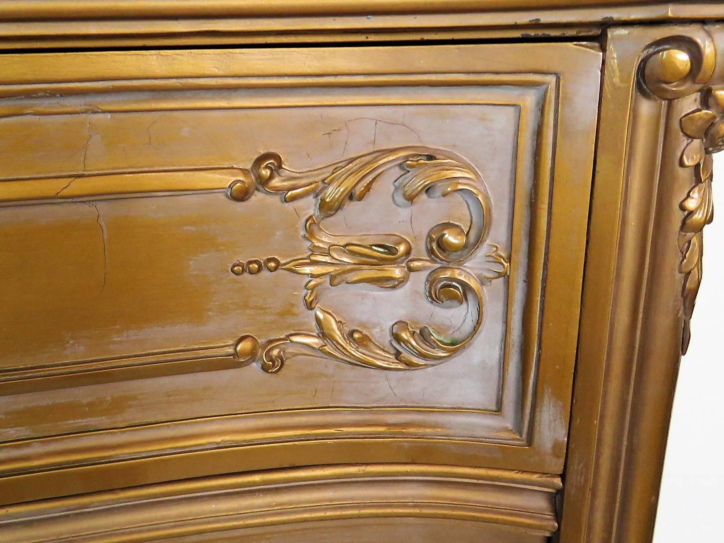 Gilt painted carved frame. Marble top.