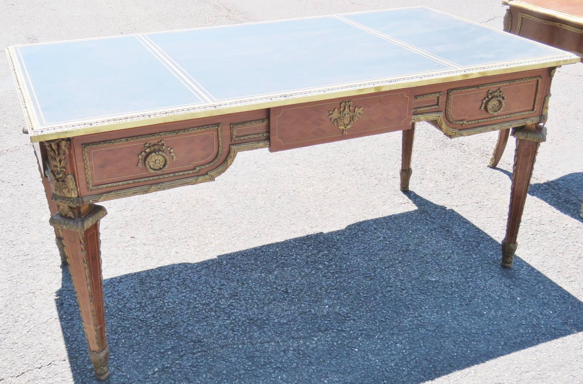 Louis XVI Style Parquetry Inlaid Bronze Mounted Bureau Plat In Good Condition In Swedesboro, NJ