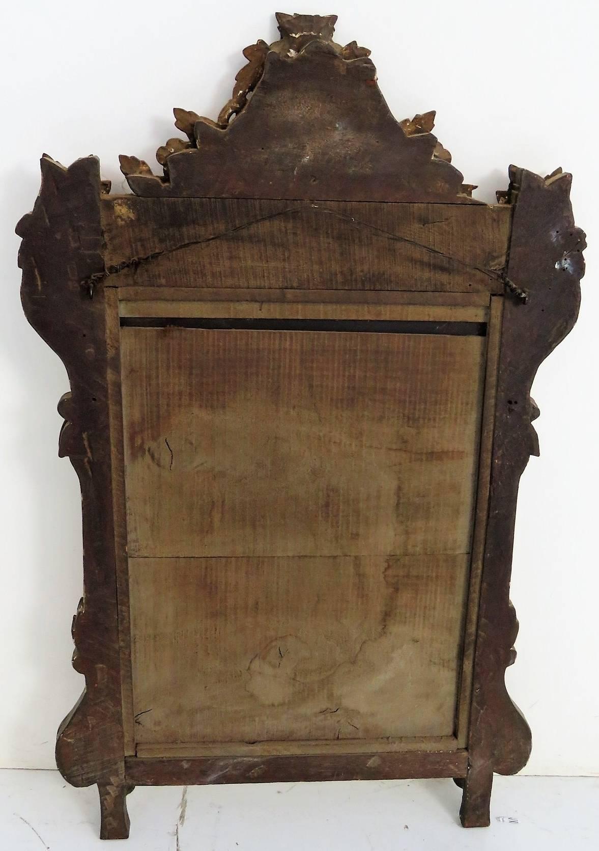 Antique Gilt Carved Hanging Wall Mirror In Good Condition In Swedesboro, NJ