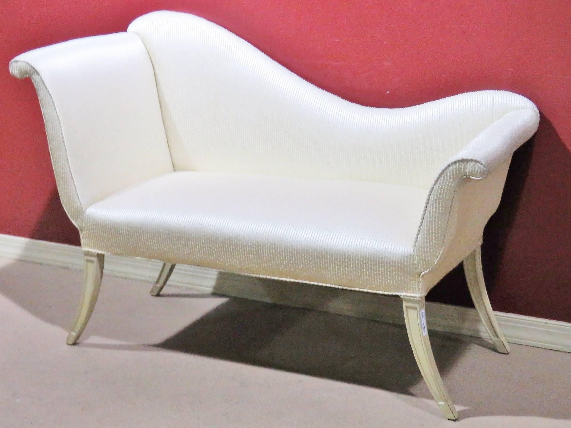 Diminutive Regency Style Cream Painted Recamier Chaise Daybed In Good Condition In Swedesboro, NJ