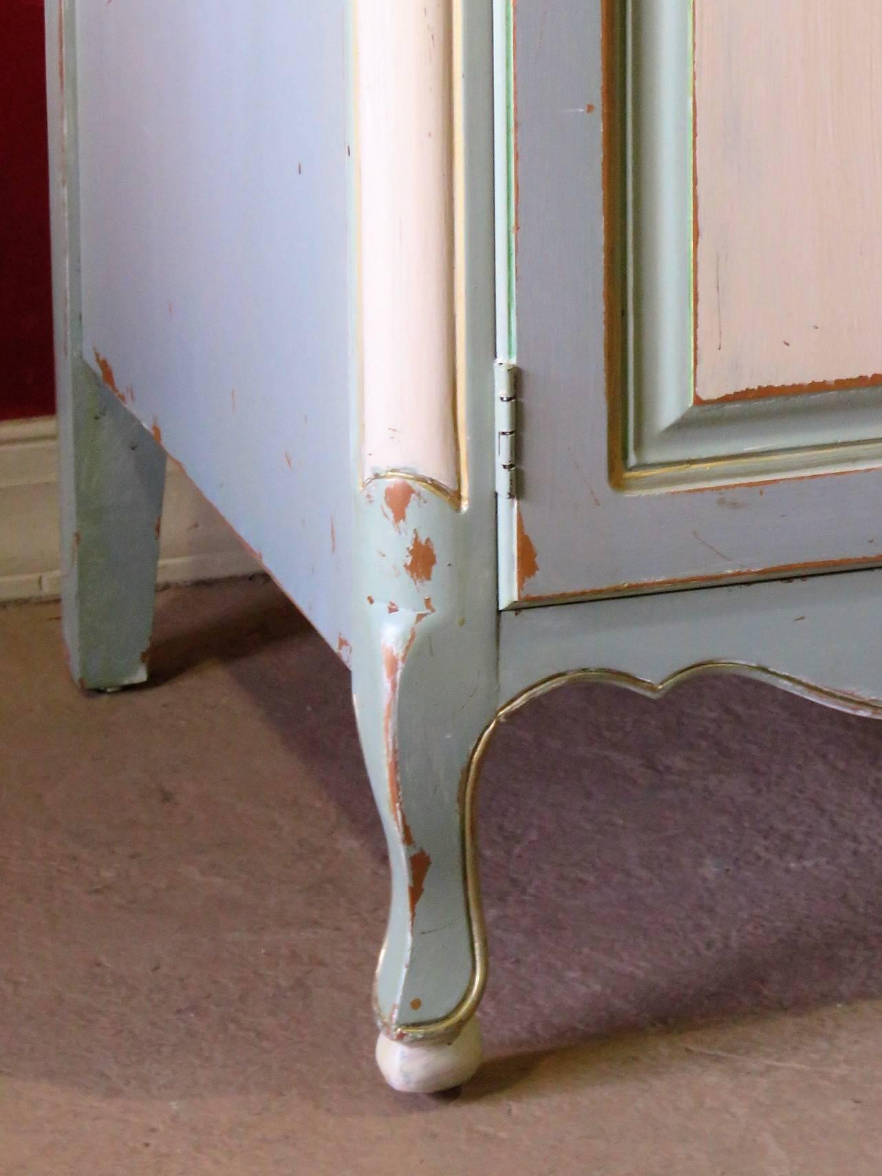 Gustavian Style Distressed Painted Sideboard In Good Condition In Swedesboro, NJ