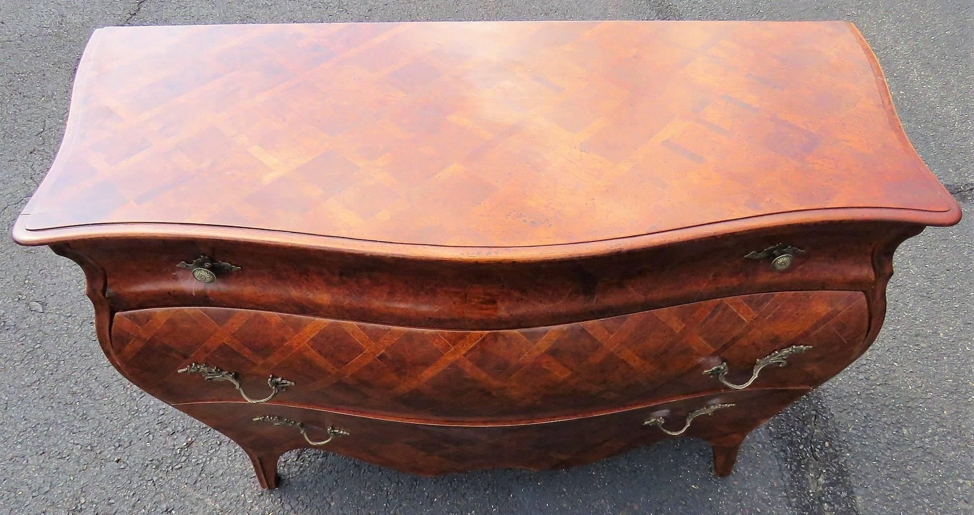 Italian Provincial Louis XV Style Marquetry Commode Buffet In Good Condition For Sale In Swedesboro, NJ