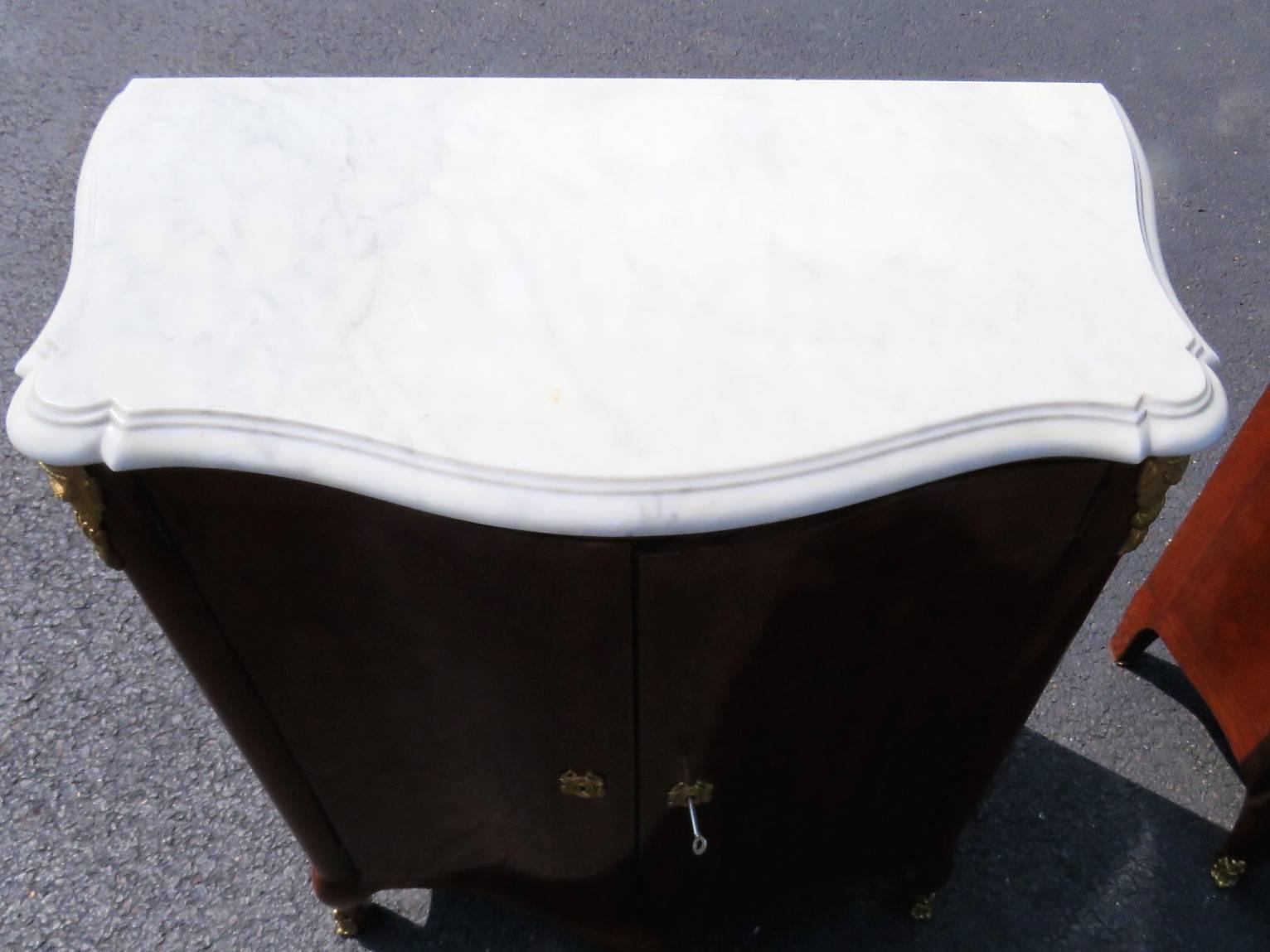 Pair of Jansen Parquetry Inlaid Marble-Top Two-Door Cabinets In Good Condition In Swedesboro, NJ