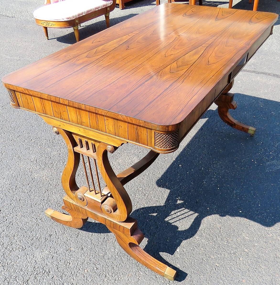 Table de salon console en palissandre à support en lyre de style Régence anglaise  Bon état - En vente à Swedesboro, NJ