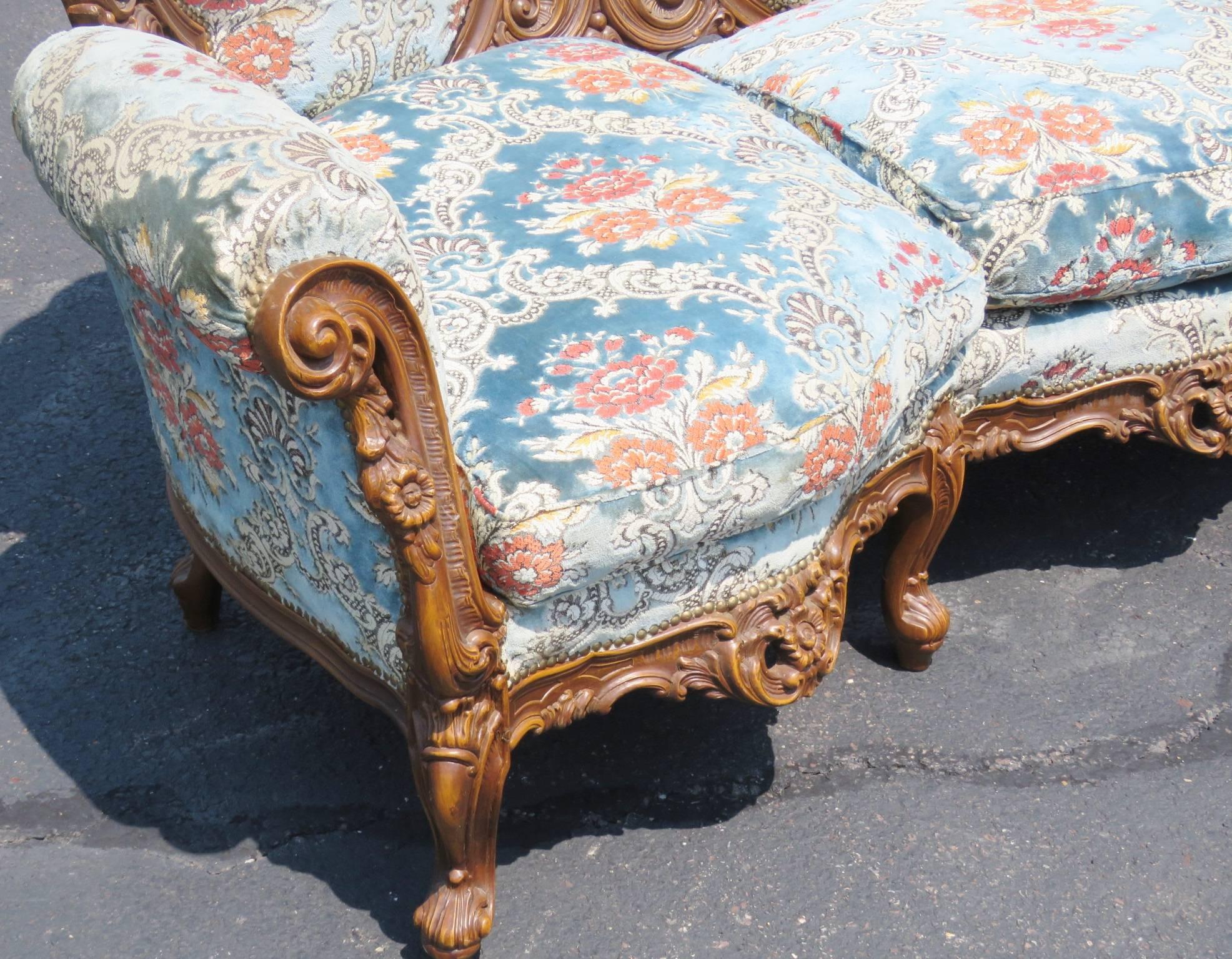 Victorian Style Carved Walnut Sofa In Good Condition In Swedesboro, NJ