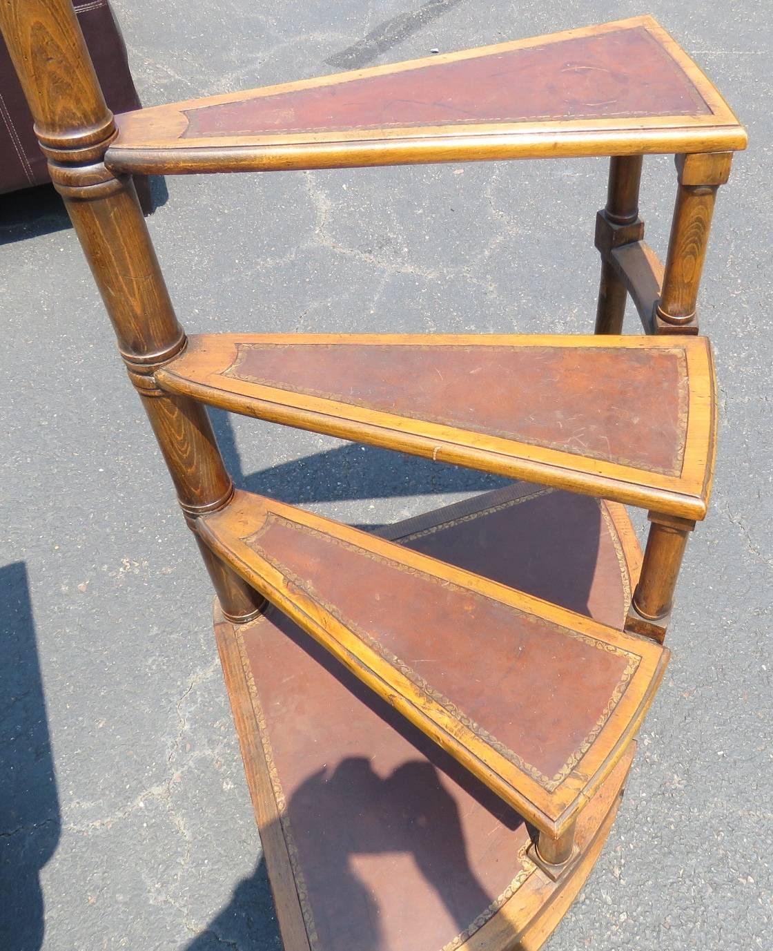 Leather Winding Library Steps In Good Condition In Swedesboro, NJ