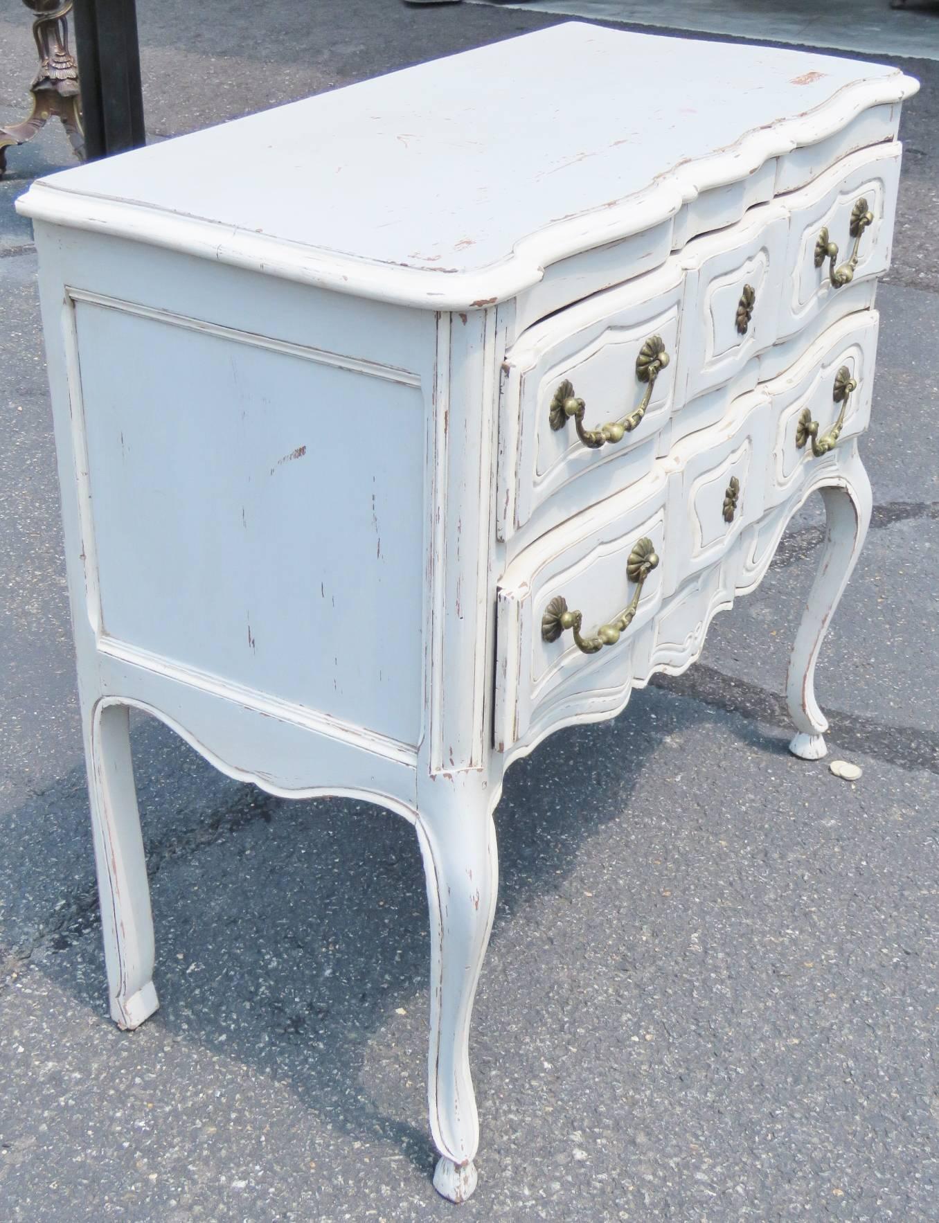 Gustavian Style Distressed Painted Commode In Good Condition For Sale In Swedesboro, NJ