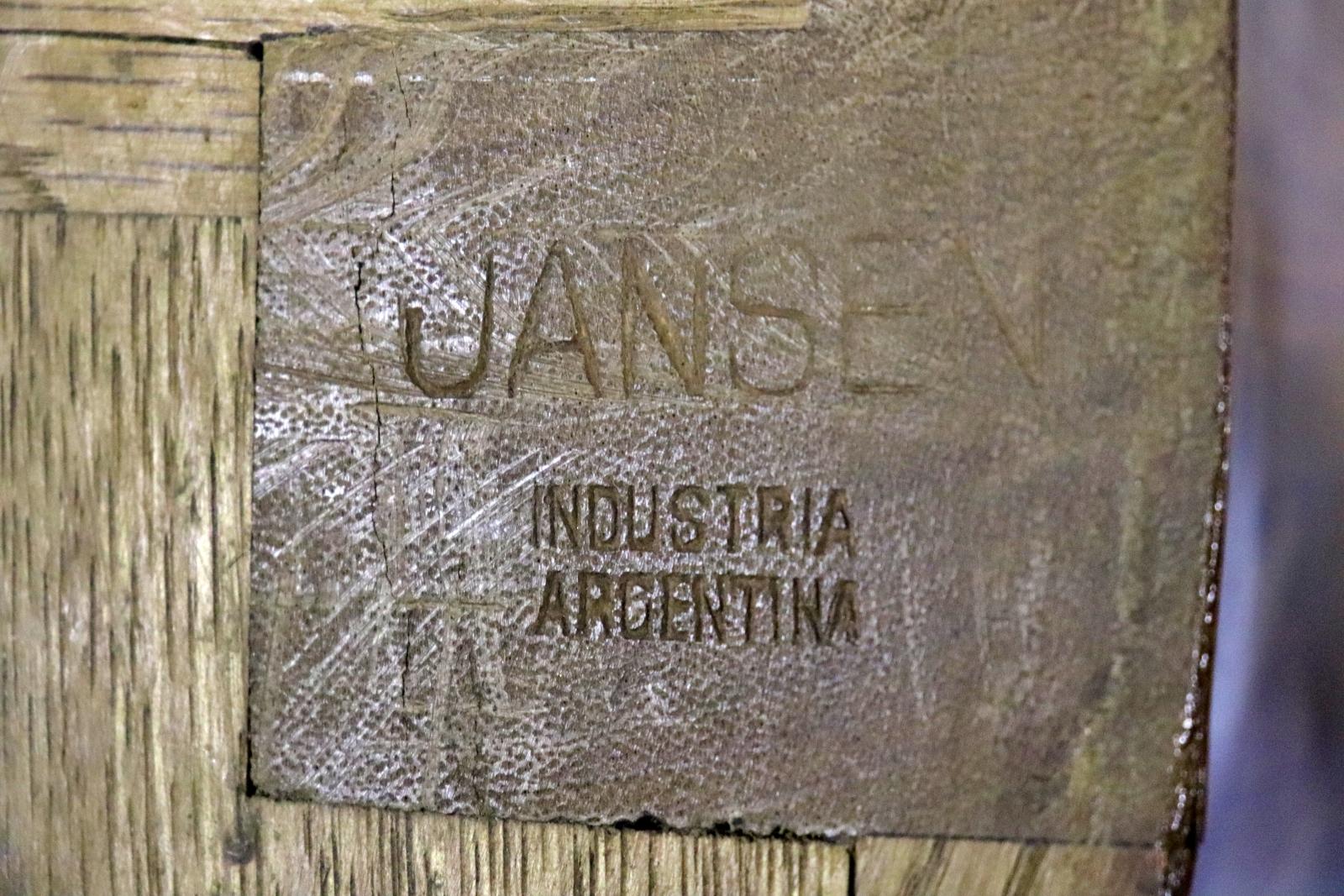 Bronze Commode signée Jansen à plateau de marbre monté sur bronze en vente