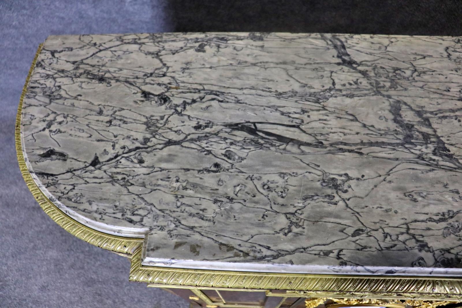 19TH C Louis XVI Stil Französisch Marmorplatte Server mit Wedgewood Plaque im Angebot 2