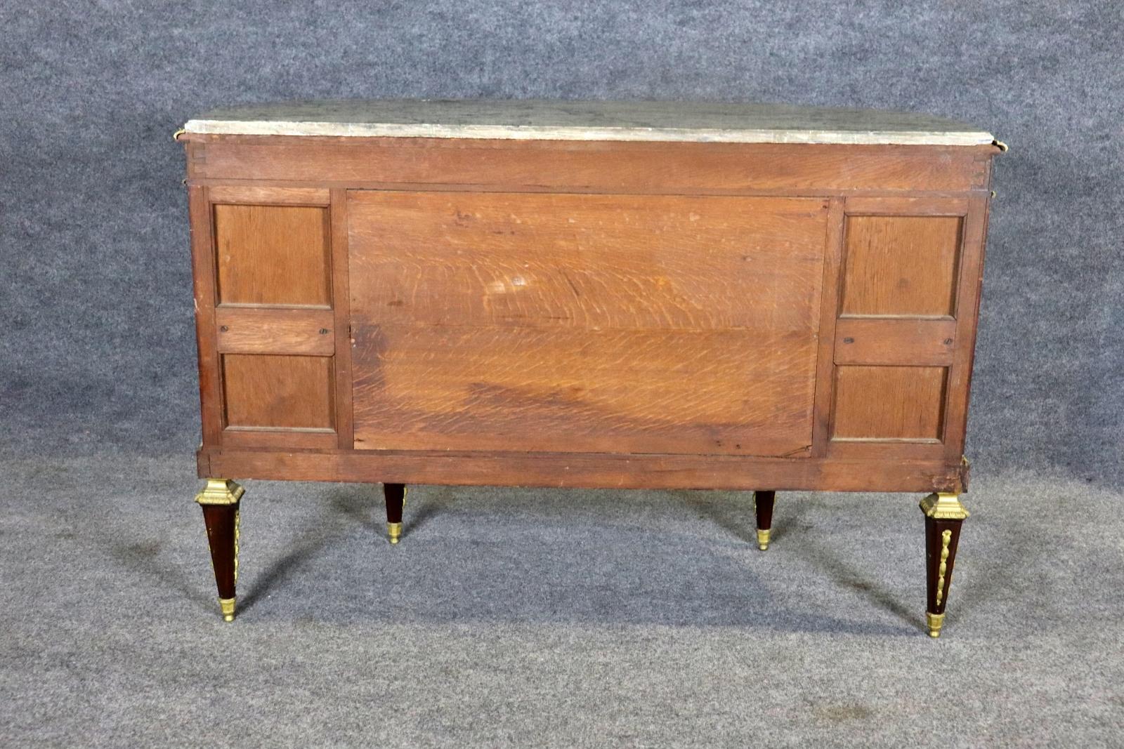 19TH C Louis XVI Stil Französisch Marmorplatte Server mit Wedgewood Plaque im Angebot 6