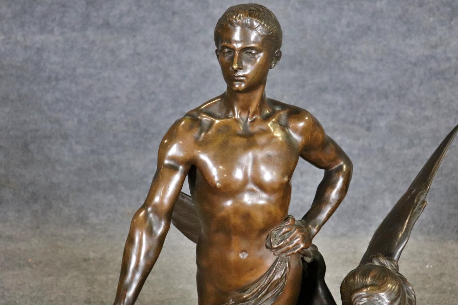 19TH C Signed L Madrassi Bronze Skulptur Mann mit Engel (Europäisch) im Angebot