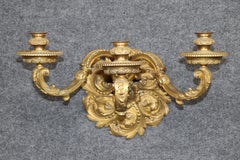 Fine del XIX secolo. Set di 4 applique francesi in bronzo dorato (ormolu) in stile Regence a 3 bracci