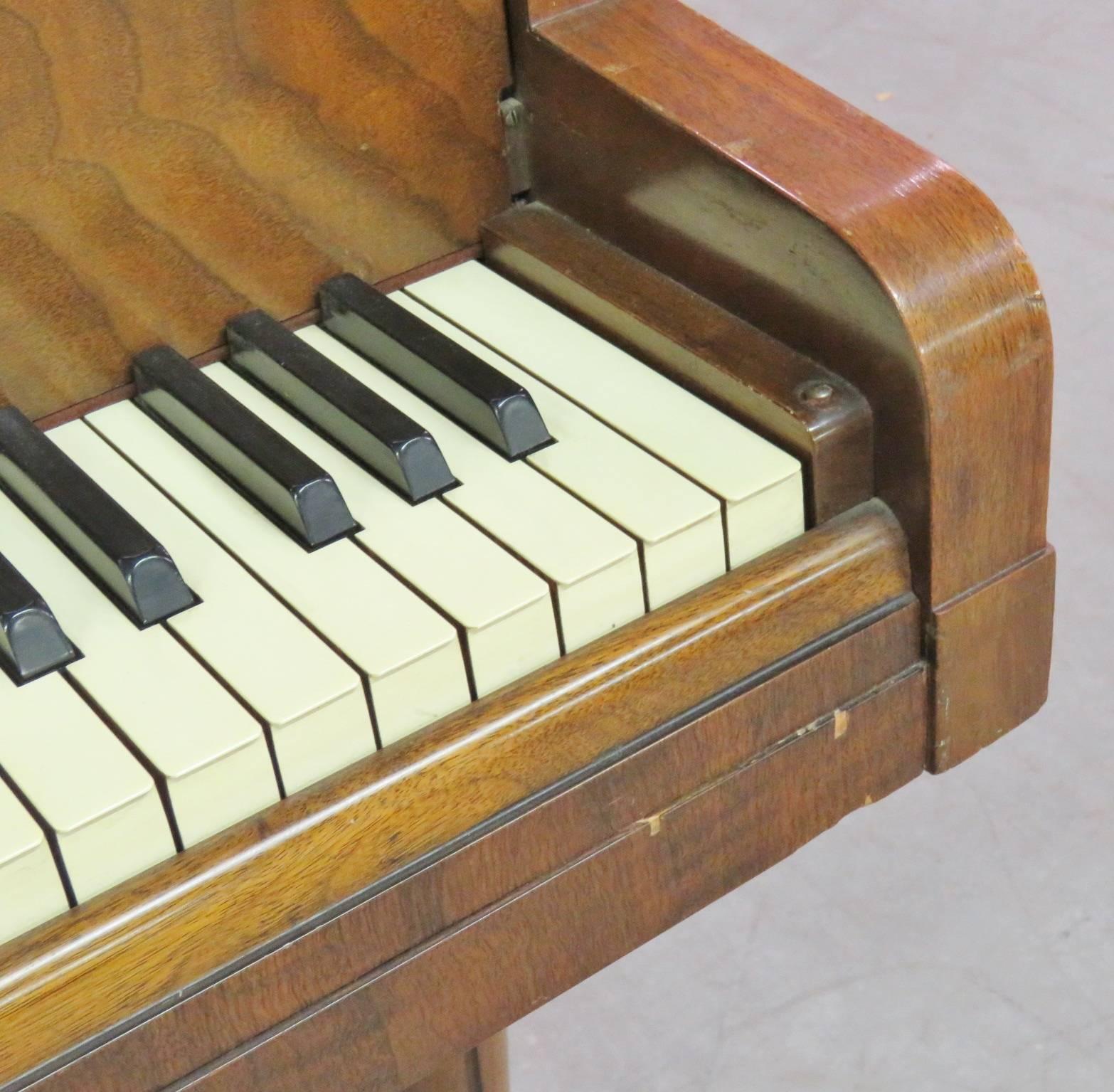 Rare Wurlitzer Art Deco Butterfly Grand Piano In Good Condition In Swedesboro, NJ