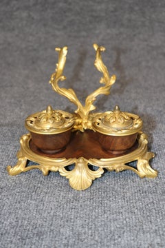 Tintenfass im französischen Louis-XV-Stil aus dem 19. Jahrhundert mit vergoldeten Messingbeschlägen von Théodore Millet